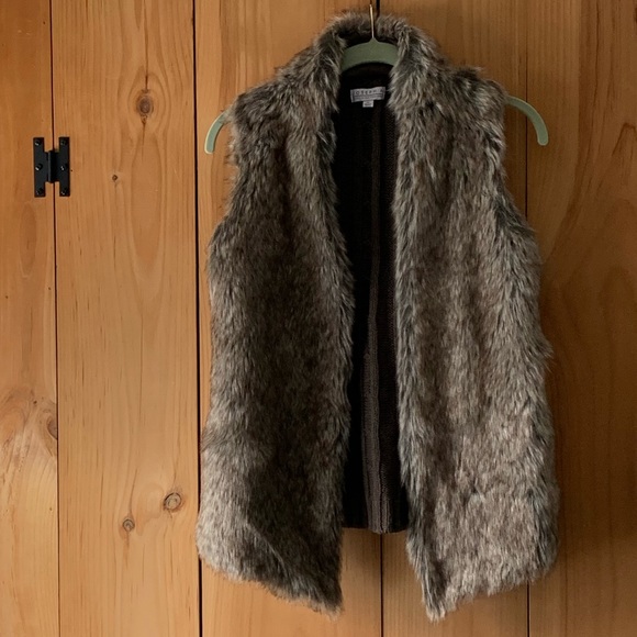 Joseph A. Jackets & Blazers - 🌈Joseph A. Faux Fur Vest